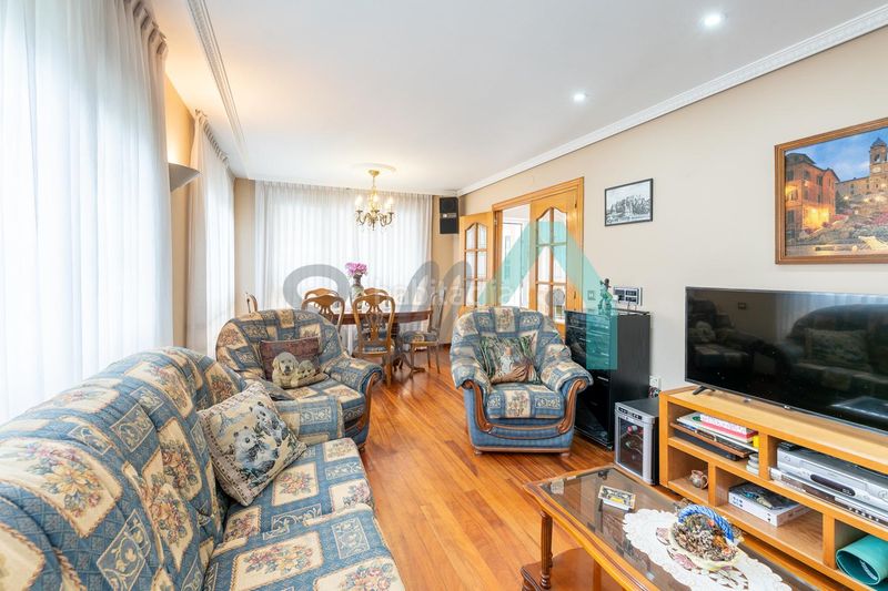 Foto 11f55832-6364-4c93-a758-f4a0d3257adf. Towny house with heating parking in Franco (El)