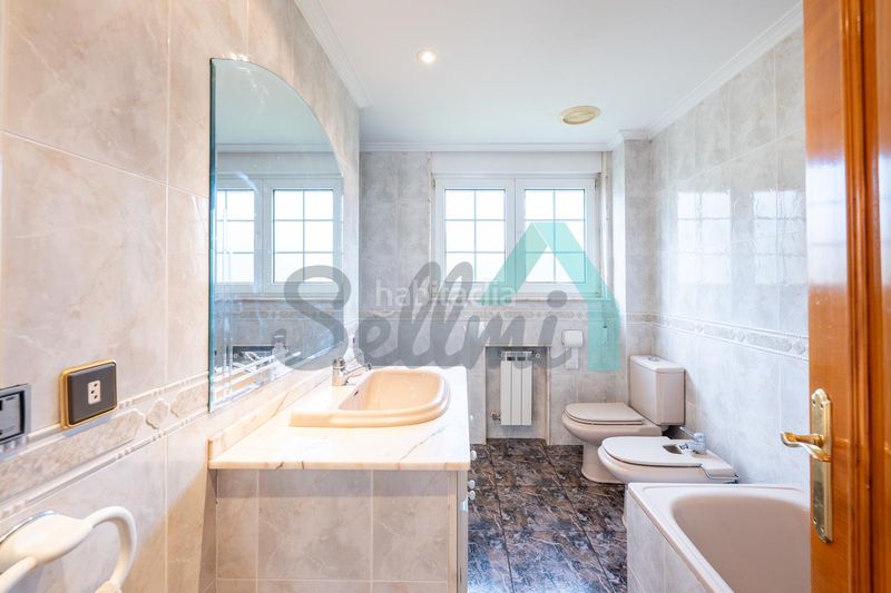 Foto 5fcbbf4e-8f1b-4c10-b7a9-96489e008e19. Towny house with heating parking in Franco (El)