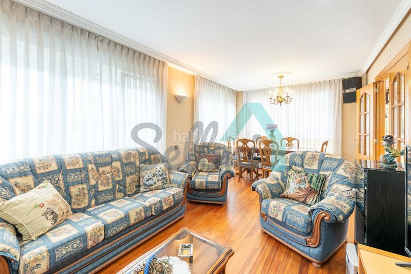 Foto cbe7cbd2-f233-41dc-934c-a3ac0caffddf. Towny house with heating parking in Franco (El)