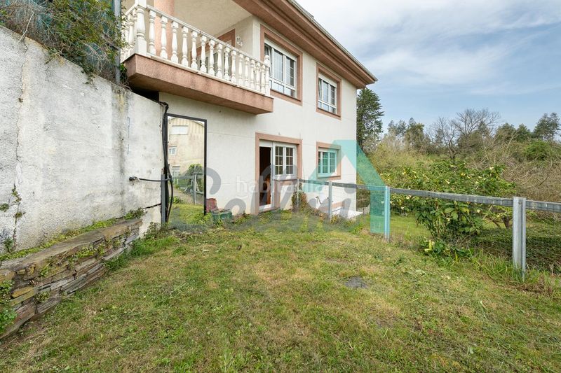 Foto f7b13d06-d81a-49ea-86a2-9c0fe86ff734. Towny house with heating parking in Franco (El)