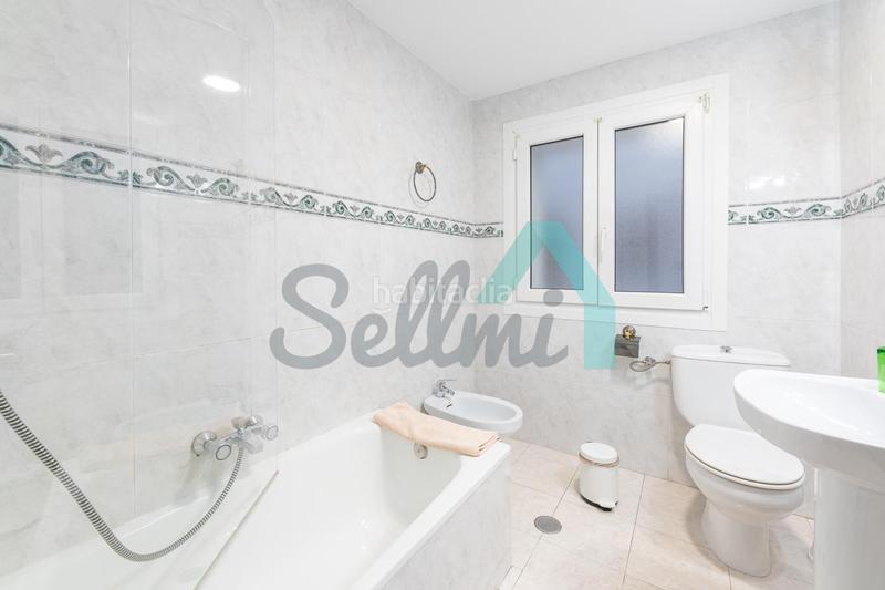 Foto eeec30cf-b88a-41e9-9d6d-dd2ebe9cec05. Etagenwohnung mit heizung in Centro Gijón