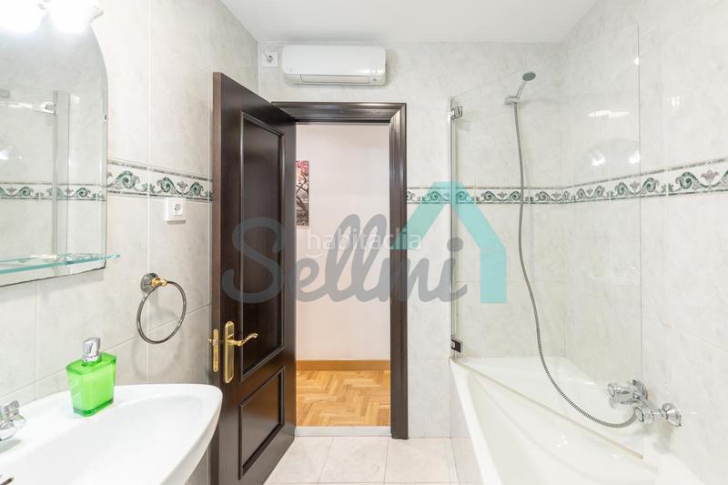 Foto f6c50fab-e0e0-469b-a183-29c59a7391a1. Etagenwohnung mit heizung in Centro Gijón