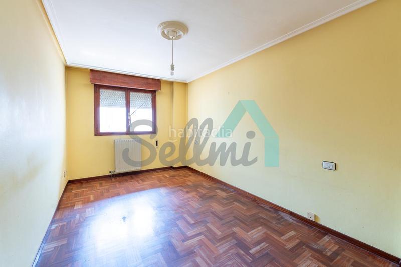 Foto e5a24114-81bc-42b4-8d21-5fe7eaee8d6c. Piso en Sama Langreo