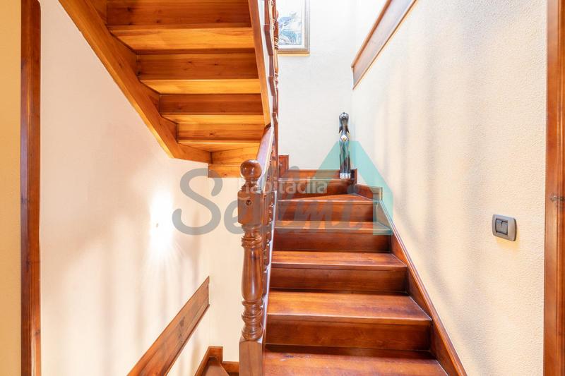 Foto 062f422b-4d6e-4518-b3c4-ce61cd9990f6. Casa aparellada amb calefacció a la pola Siero Siero