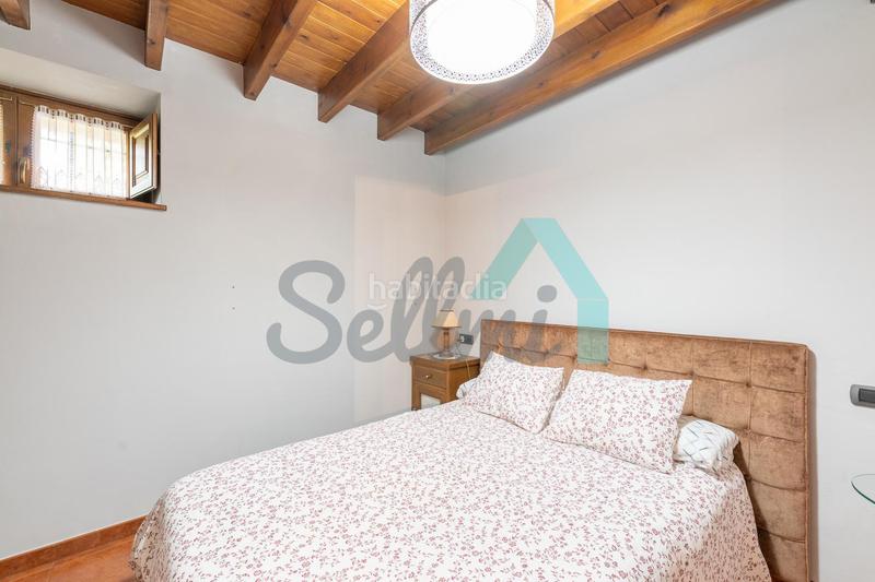 Foto 240c9dc8-6f91-4e73-a904-9288f48bb8a9. Casa aparellada amb calefacció a la pola Siero Siero