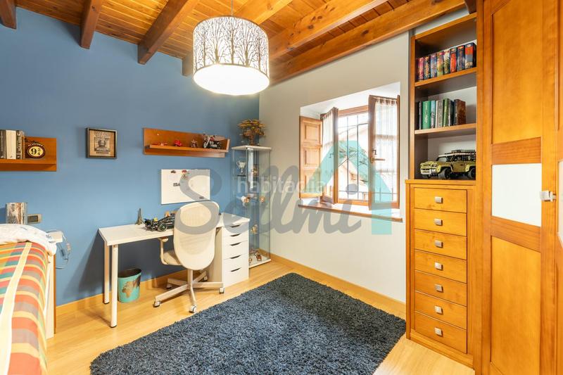 Foto 353260d3-5b0d-4147-ba6a-e2169e55b8c9. Casa aparellada amb calefacció a la pola Siero Siero