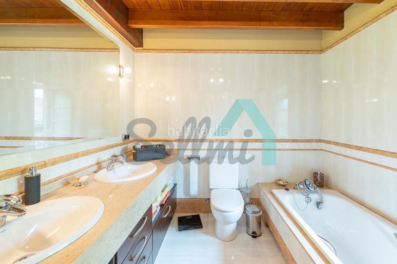 Foto 3b9e0937-34e9-4d5e-b33f-a743818a07a9. Casa aparellada amb calefacció a la pola Siero Siero