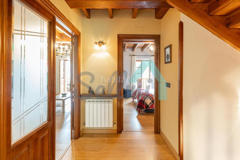 Foto 7ee4cbed-2202-4881-a107-d74b7c003641. Casa aparellada amb calefacció a la pola Siero Siero