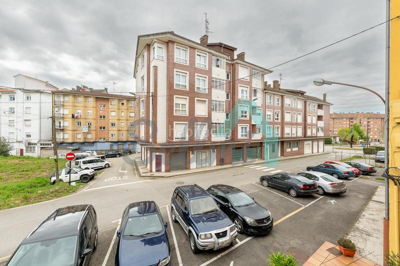 Foto 95f8449e-18b0-40a0-a99e-d65130e256f3. Casa aparellada amb calefacció a la pola Siero Siero
