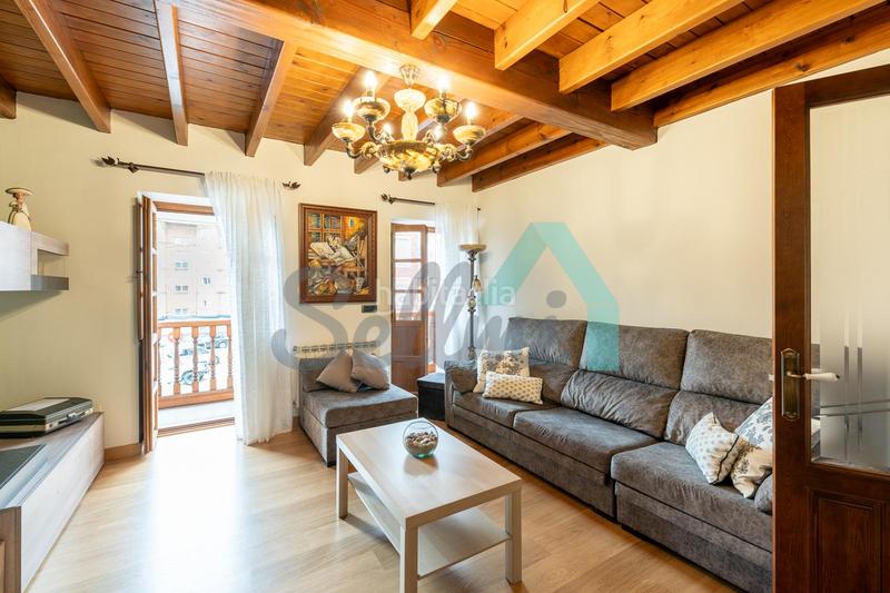 Foto a58b4926-07b4-4919-86fd-81732ce4a961. Casa aparellada amb calefacció a la pola Siero Siero