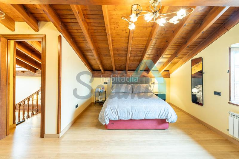 Foto c4dba719-7053-4eb3-9cb1-fbe251e03a19. Casa aparellada amb calefacció a la pola Siero Siero