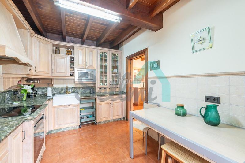 Foto ddc54a96-91a9-42e4-bf28-247c3c650e0b. Casa aparellada amb calefacció a la pola Siero Siero