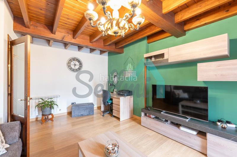 Foto e2790c18-33ce-46ab-86f7-f8738dbecc2c. Casa aparellada amb calefacció a la pola Siero Siero