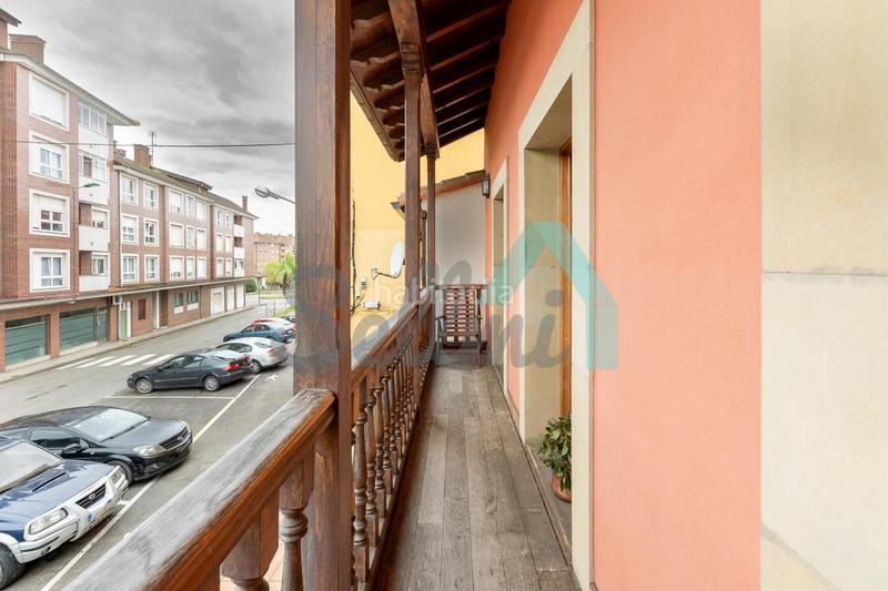 Foto ede4d55f-a4ae-41ed-a0c8-93a53da18257. Casa aparellada amb calefacció a la pola Siero Siero