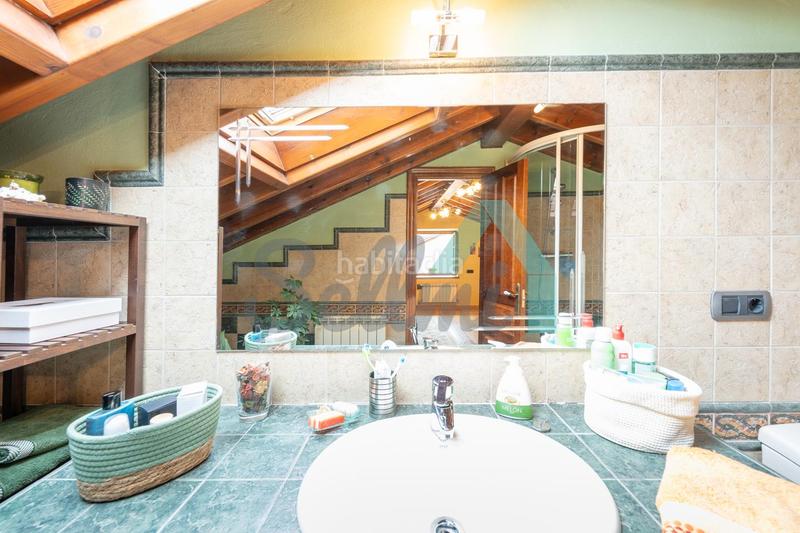 Foto f49d9816-59a7-4d12-a812-080e7ec1d2e2. Casa aparellada amb calefacció a la pola Siero Siero