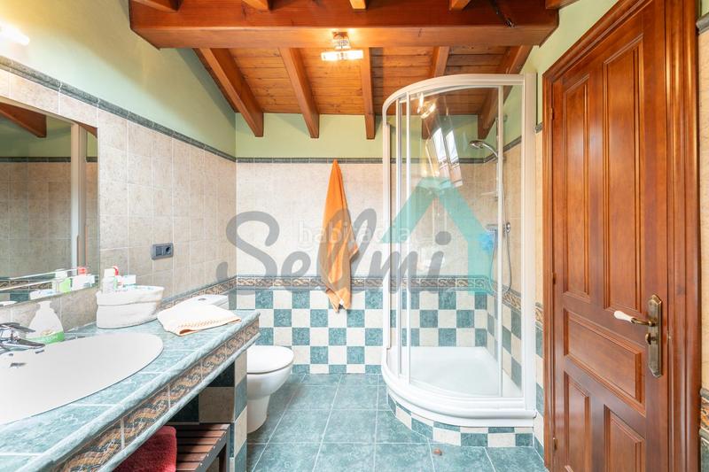 Foto f786822d-3ea0-47be-be37-0acad1b6e9c3. Casa aparellada amb calefacció a la pola Siero Siero