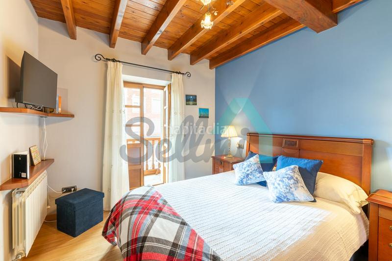 Foto f972bf51-5b5f-4cbc-9b25-e08801201580. Casa aparellada amb calefacció a la pola Siero Siero