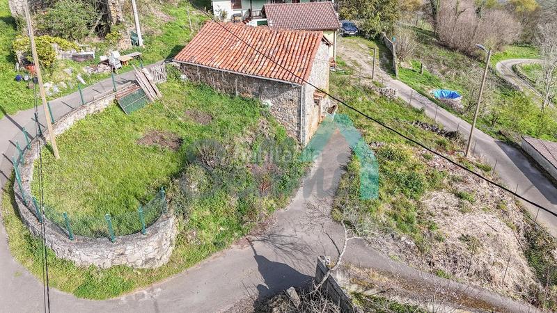 Foto d062abdb-874b-4320-ab5f-154a6236c44f. Maison dans Parres