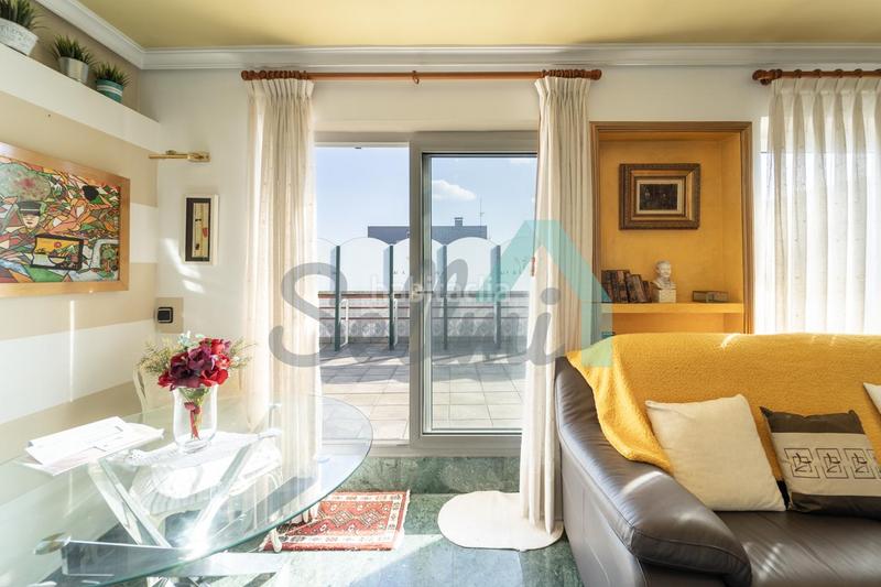 Foto ab44d5c1-589d-4d8f-aefd-bdde46b59517. Rent penthouse with heating in El Carbayedo - El Quirinal Avilés
