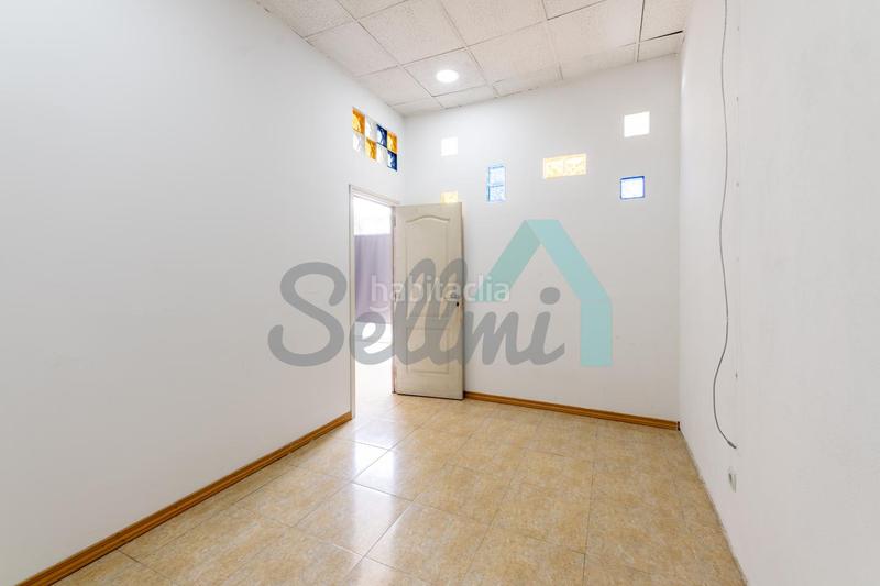 Foto 99e8c401-e35a-4300-9b1d-fbcf9f10b883. Alquiler local comercial en Ventanielles Oviedo