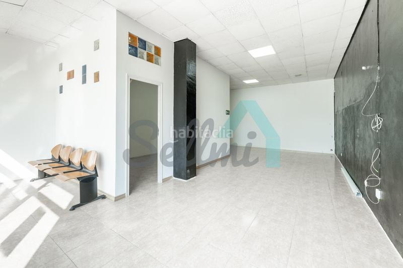 Foto eacdb15b-2deb-4823-a45d-eca8a0e770eb. Alquiler local comercial en Ventanielles Oviedo
