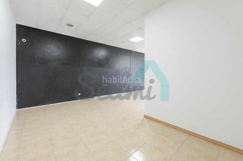 Foto f1a98596-b0ef-45eb-92a2-5807f6d48031. Alquiler local comercial en Ventanielles Oviedo