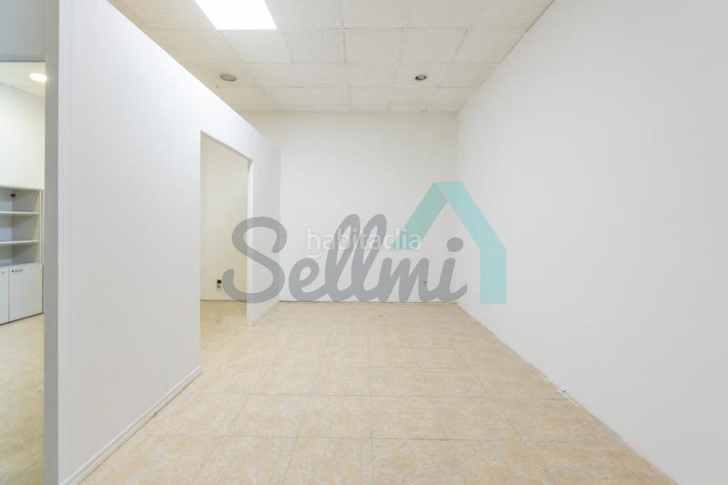 Foto fd0278d3-6948-4af4-8cc1-b2608dd9df74. Alquiler local comercial en Ventanielles Oviedo