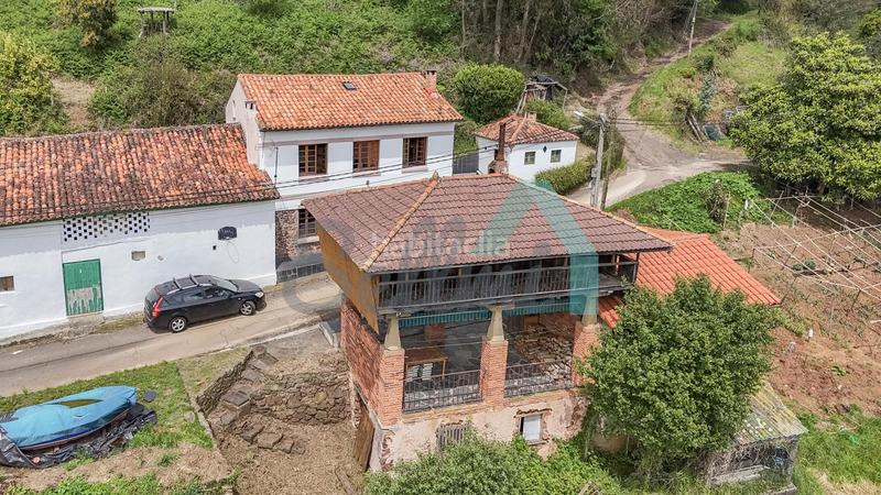 Foto 08612e06-b6fd-408d-8bd3-c2c32ca66597. Doppelhaus mit heizung parking in Carreño