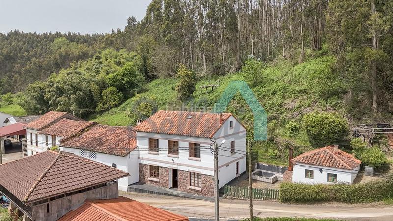 Foto 7cda7875-c484-4e95-bd74-ad6babdd0419. Doppelhaus mit heizung parking in Carreño