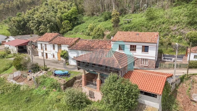 Foto 7d71e3fd-076c-4687-af71-6e96a3596039. Doppelhaus mit heizung parking in Carreño