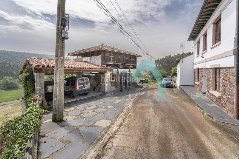 Foto d4dd0209-8a08-4d4c-90e7-d62d0212cf41. Doppelhaus mit heizung parking in Carreño