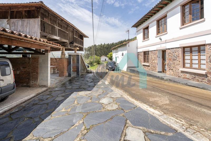 Foto f74b3cd8-9dda-487b-86ea-2b9b9eb40f64. Doppelhaus mit heizung parking in Carreño