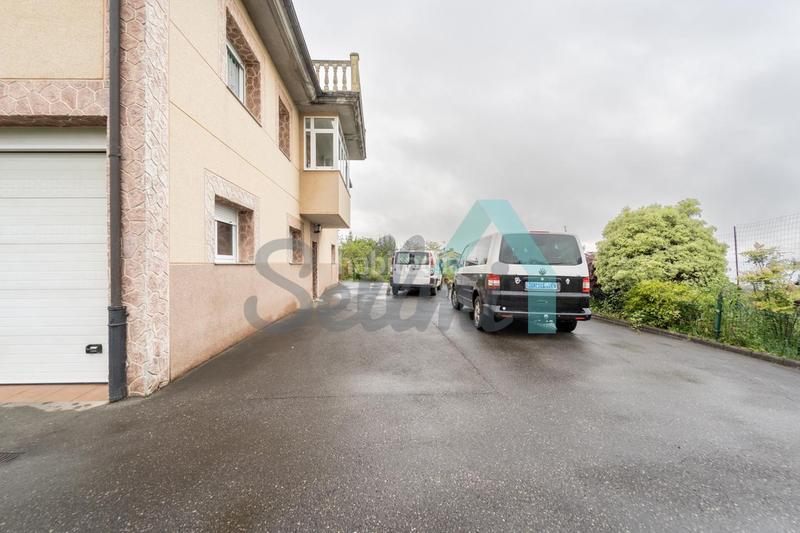 Foto 022435aa-f31d-49f3-9364-49e71a5b3fca. Haus mit heizung parking in Parroquias Sur - La Manjoya Oviedo