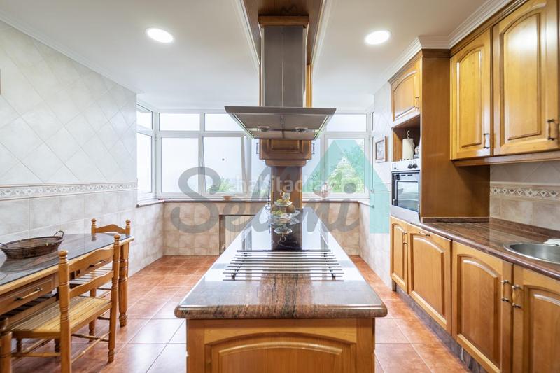 Foto 2269b130-1ac0-49a2-8eca-3bf1df9fb16f. Haus mit heizung parking in Parroquias Sur - La Manjoya Oviedo