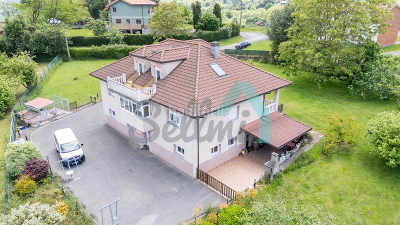 Foto 25bc1090-f9cd-4f89-bf8a-b391e6c389c7. Haus mit heizung parking in Parroquias Sur - La Manjoya Oviedo