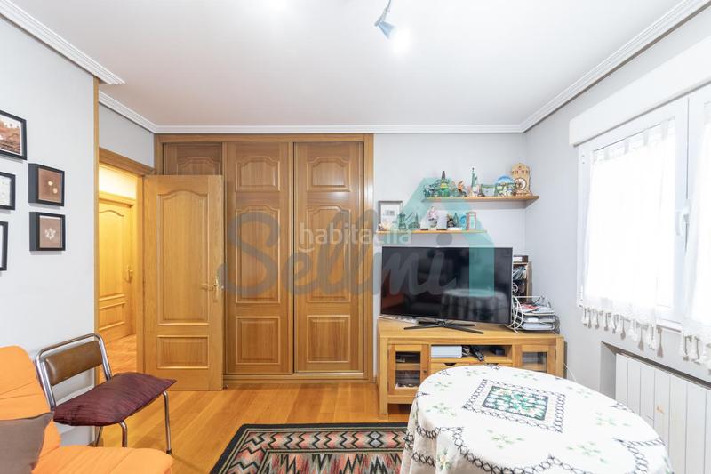 Foto 2f1419a2-6f28-467b-b424-31f0ca525012. Haus mit heizung parking in Parroquias Sur - La Manjoya Oviedo