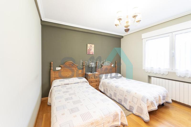 Foto 39015dfb-5d6b-4de8-b75a-e3f92e7a1c5e. Haus mit heizung parking in Parroquias Sur - La Manjoya Oviedo