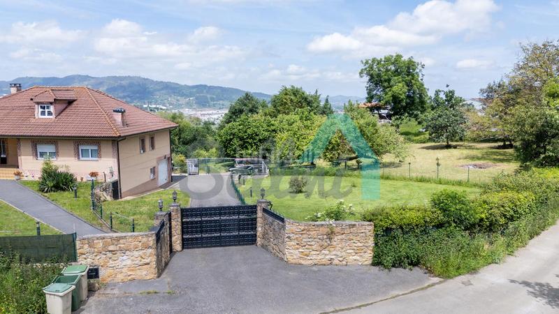 Foto 455b4038-52d1-49d4-a02d-bf578bdf1560. Haus mit heizung parking in Parroquias Sur - La Manjoya Oviedo