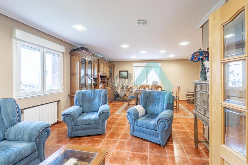 Foto 5cbf3a59-de35-48ad-8e3b-09435347f027. Haus mit heizung parking in Parroquias Sur - La Manjoya Oviedo