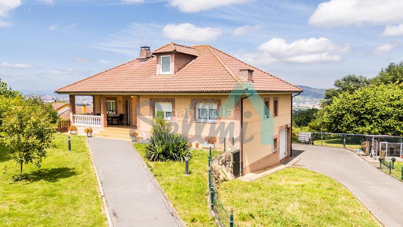 Foto 657c17da-b5c7-480f-976c-8a6373398188. Haus mit heizung parking in Parroquias Sur - La Manjoya Oviedo