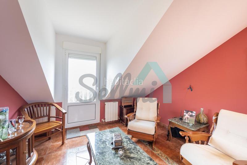 Foto 773da1f5-4c06-4425-953f-565165f0ab74. Haus mit heizung parking in Parroquias Sur - La Manjoya Oviedo