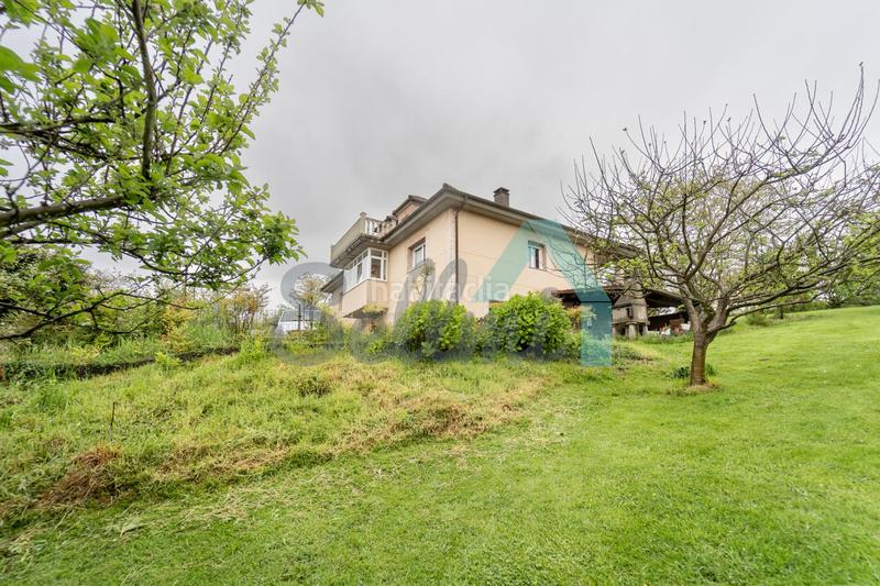 Foto 879ed6d1-ac6e-47b3-8969-cc78ec472987. Haus mit heizung parking in Parroquias Sur - La Manjoya Oviedo