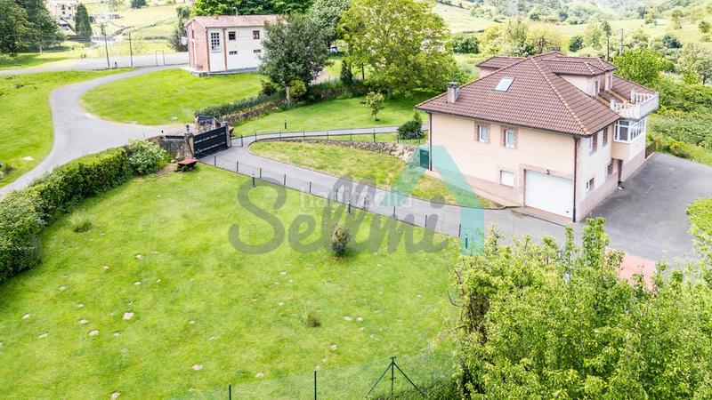 Foto c33c5b14-7895-44dc-a9c6-f325ae218a5f. Haus mit heizung parking in Parroquias Sur - La Manjoya Oviedo