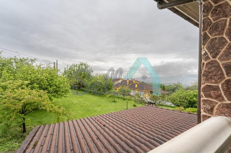 Foto d48f62cd-9761-4f65-ac2b-db1bb4ba85a1. Haus mit heizung parking in Parroquias Sur - La Manjoya Oviedo