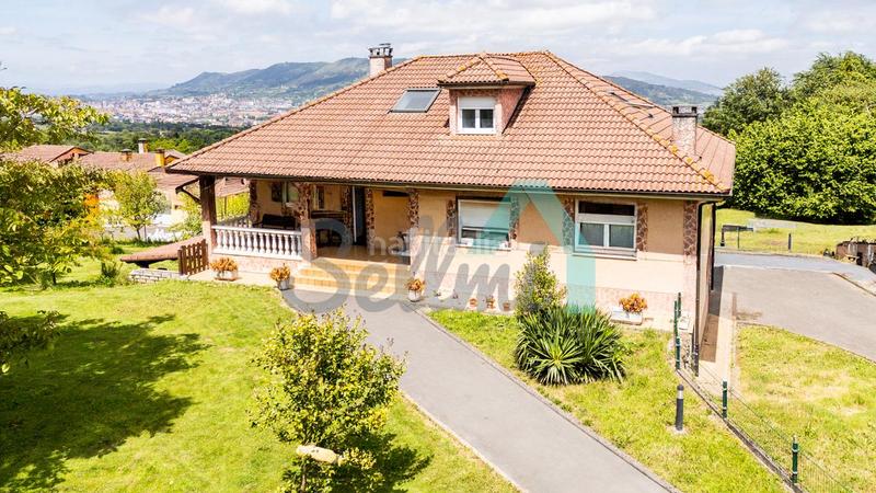 Foto ddffe3a3-1a99-4175-9e7f-b0b595d992ff. Haus mit heizung parking in Parroquias Sur - La Manjoya Oviedo