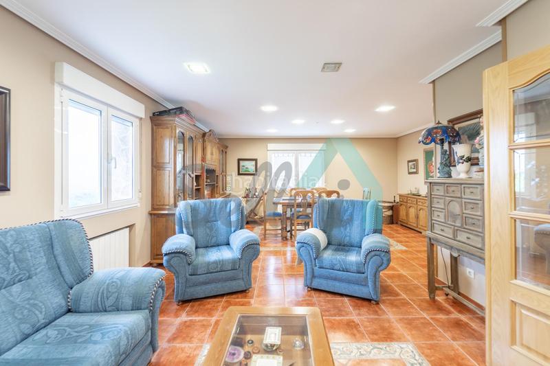 Foto f1c93fed-6254-425c-87fd-ef0d1132563d. Haus mit heizung parking in Parroquias Sur - La Manjoya Oviedo