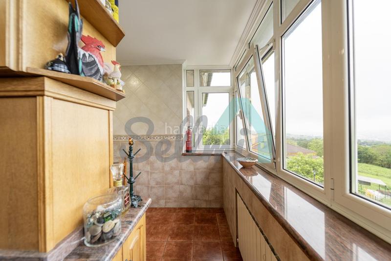 Foto f2a8268f-075b-4286-963a-8b681a171945. Haus mit heizung parking in Parroquias Sur - La Manjoya Oviedo