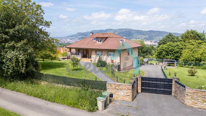 Foto faffc6c7-7c00-4604-b5ab-7389a3110d1b. Haus mit heizung parking in Parroquias Sur - La Manjoya Oviedo