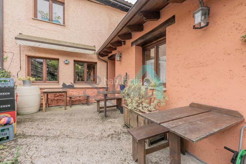 Foto b844f19a-6a45-47cd-a457-c3b3d8abf993. Haus mit heizung in Sobrescobio