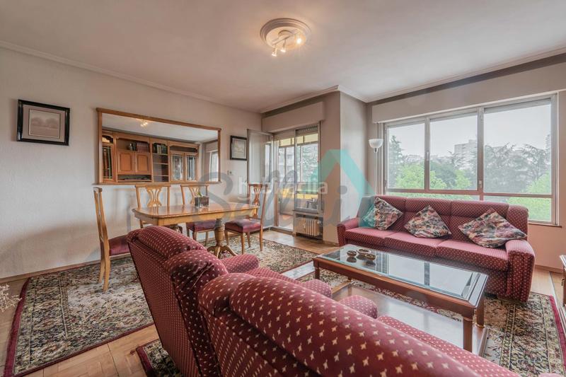 Foto bd65c51e-c293-4cdb-b731-9d56759f3990. Appartamento con riscaldamento parcheggio in El Cristo Oviedo